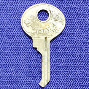 Master Lock M2 Walking Lion Master Key Brass P662 Vintage Collectible Circa 1930